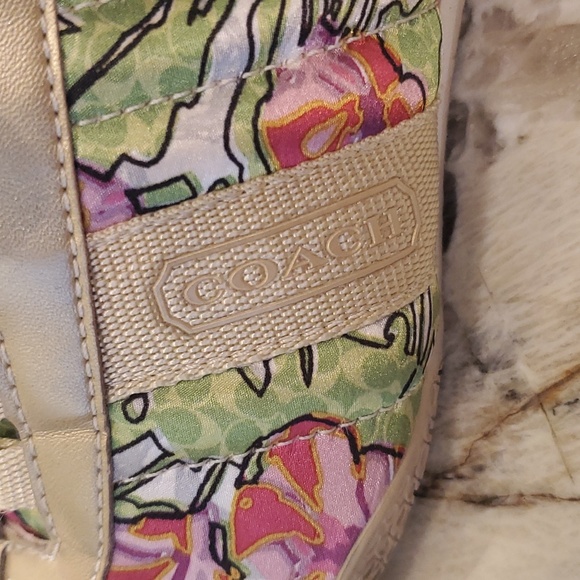 Woman's dress Sneaker, Coach, Kirby Gold and multi color. Size 5 - Picture 2 of 4